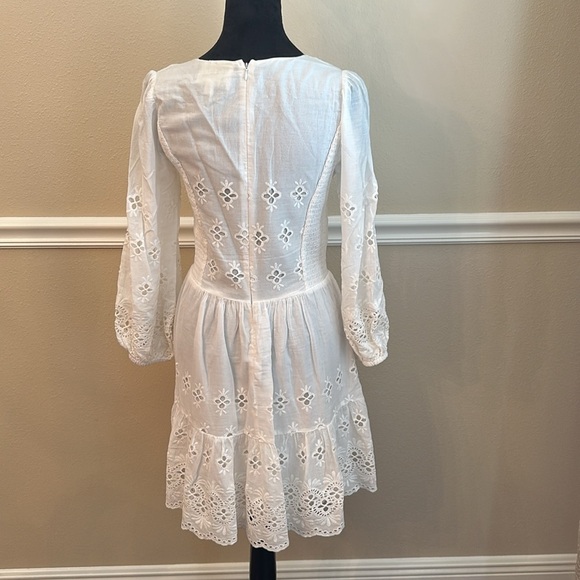 White Embroidered V-Neck Dress Women’s eyelet lined button XS Spring Summer - Picture 2 of 8